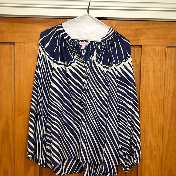 Lilly Pulitzer Elsa Tunic Blouse. 100% silk. Size medium. Navy and white. - Picture 2 of 10